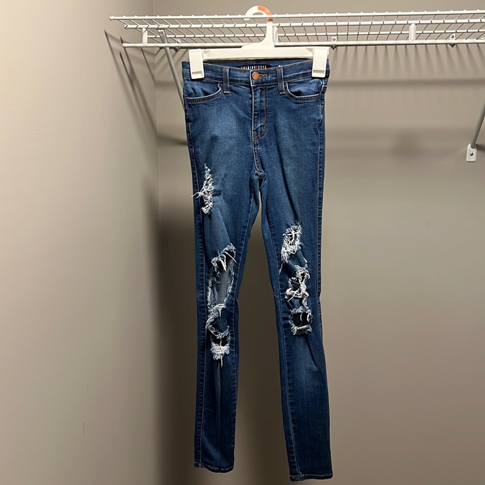 Fashion Nova Ripped Skinny Jeans in Size 1 - 24 Waist